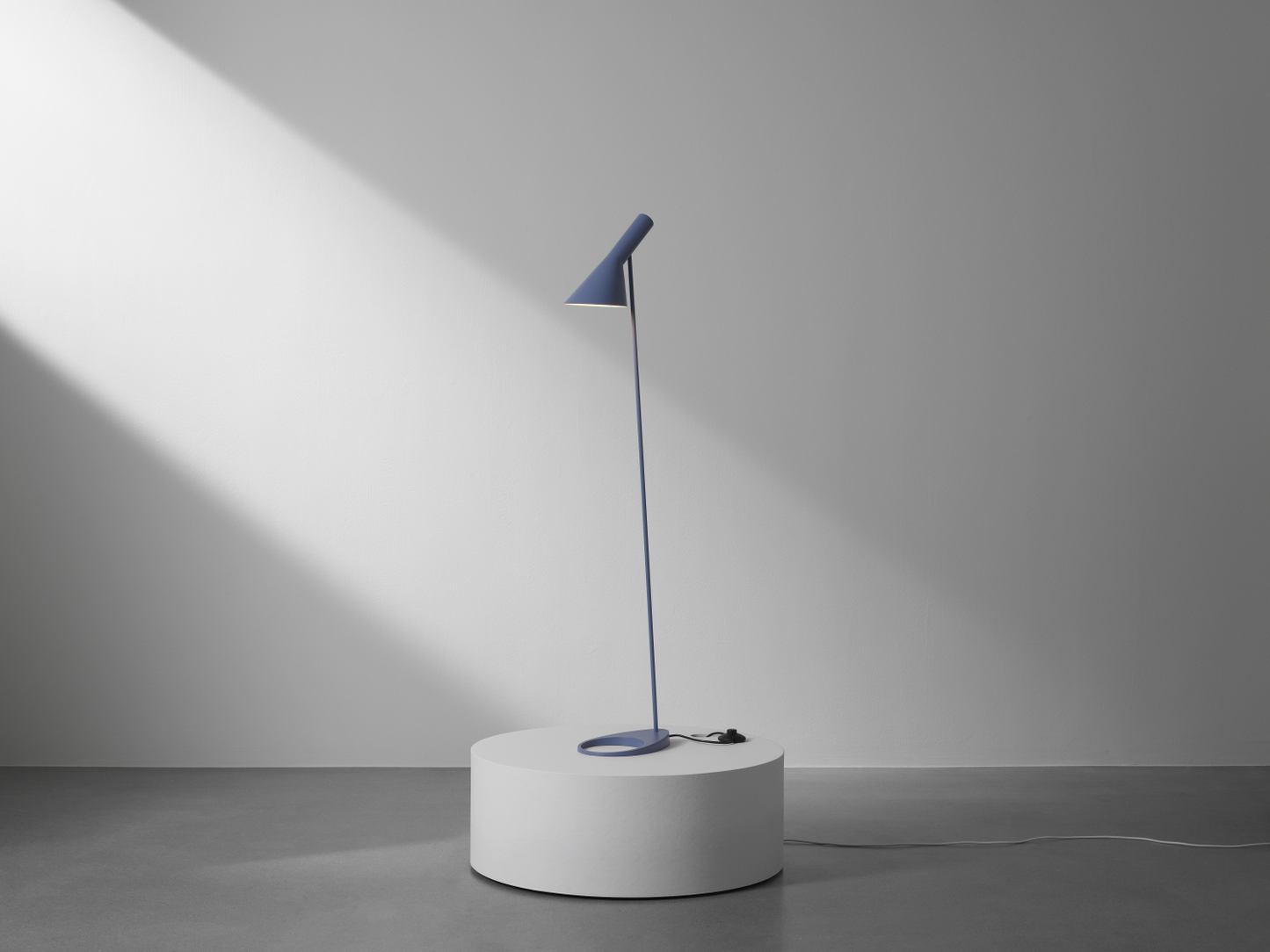 Louis Poulsen AJ Gulvlampe - Dusty Blue