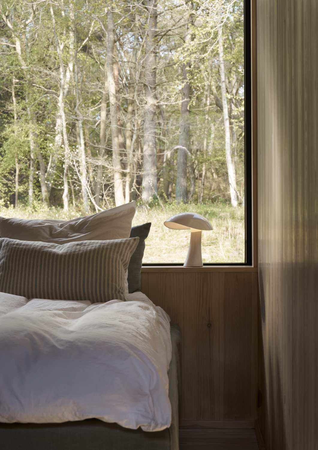 Louis Poulsen Rumee Genopladelig Bordlampe Ø220 - Hvid