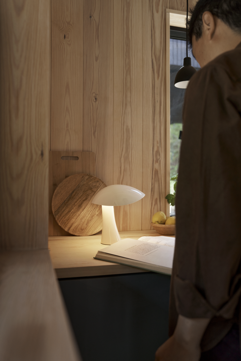 Louis Poulsen Rumee Genopladelig Bordlampe Ø220 - Hvid