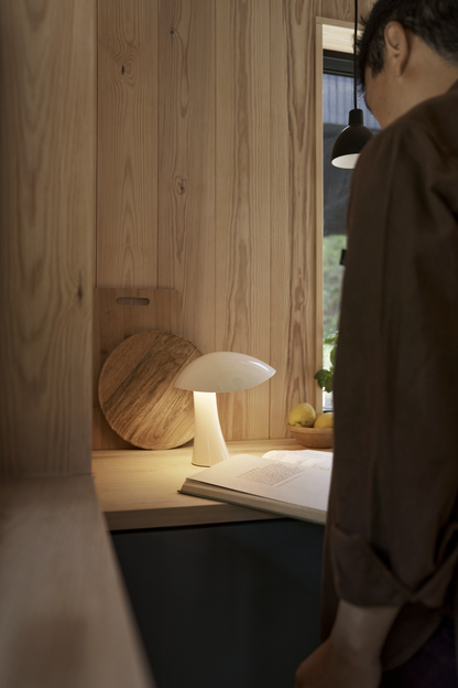 Louis Poulsen Rumee Genopladelig Bordlampe Ø220 - Hvid