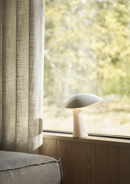 Louis Poulsen Rumee Genopladelig Bordlampe Ø220 - Hvid