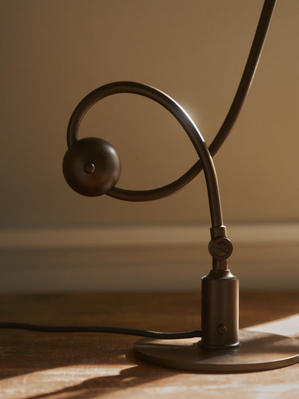 Justerbar arm på PH 1/1 Piano bordlampe