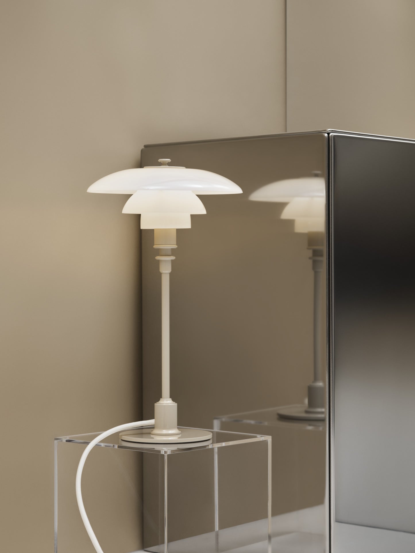 Louis Poulsen PH 3/2 Bordlampe Glossy