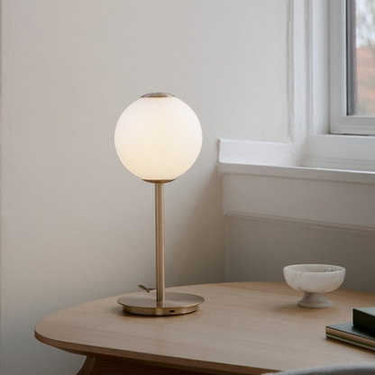 Hvid bordlampe umage audrey