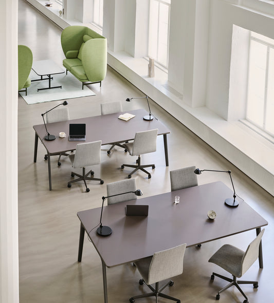 Fritz Hansen AQ01 Bordslampa + Sockel Svart