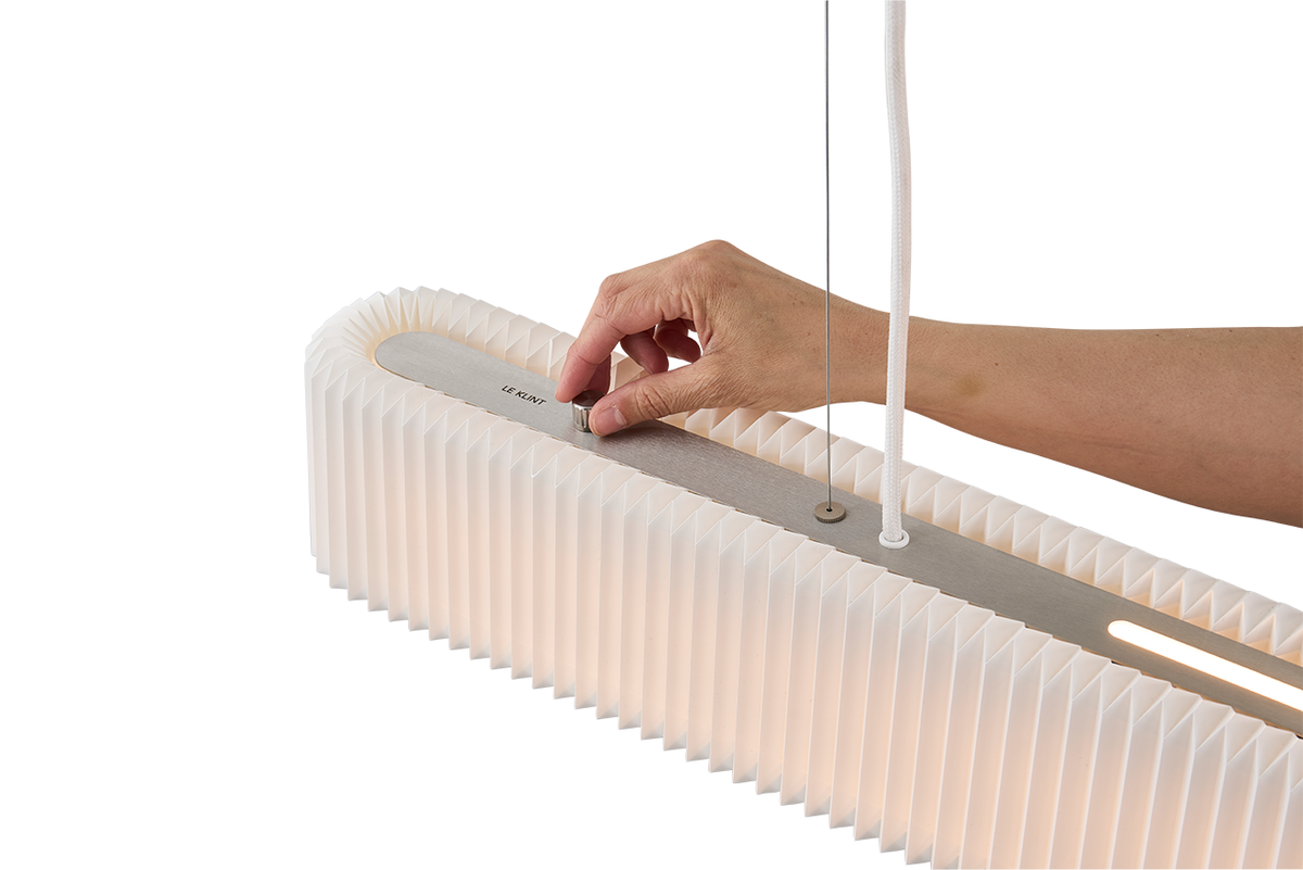 LE KLINT Long Pleat pendel – hvid standardskærm