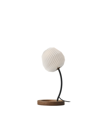 LE KLINT Bouquet bordlampe røget eg med håndfoldet cream white skærm