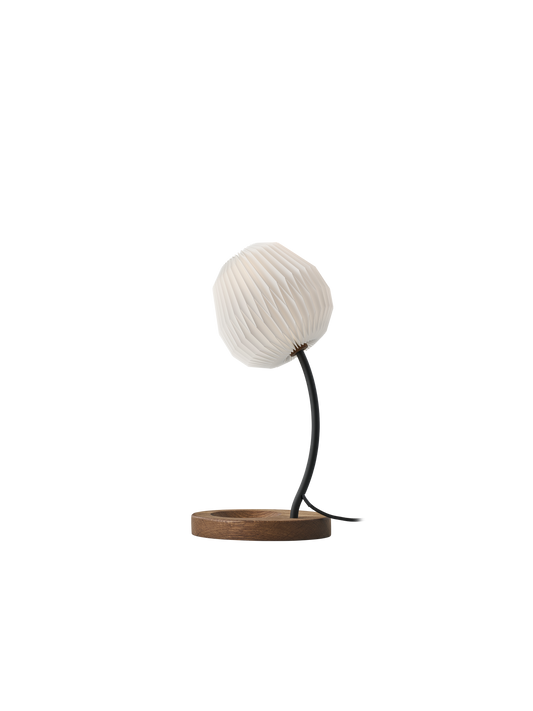 LE KLINT Bouquet bordlampe røget eg med håndfoldet cream white skærm