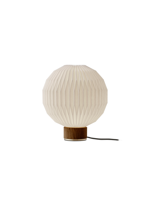 Le Klint Bordslampa, sockel i rökt ek, liten, pappersskärm