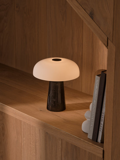 Glossy Mini Portable bordlampe miljøbillede