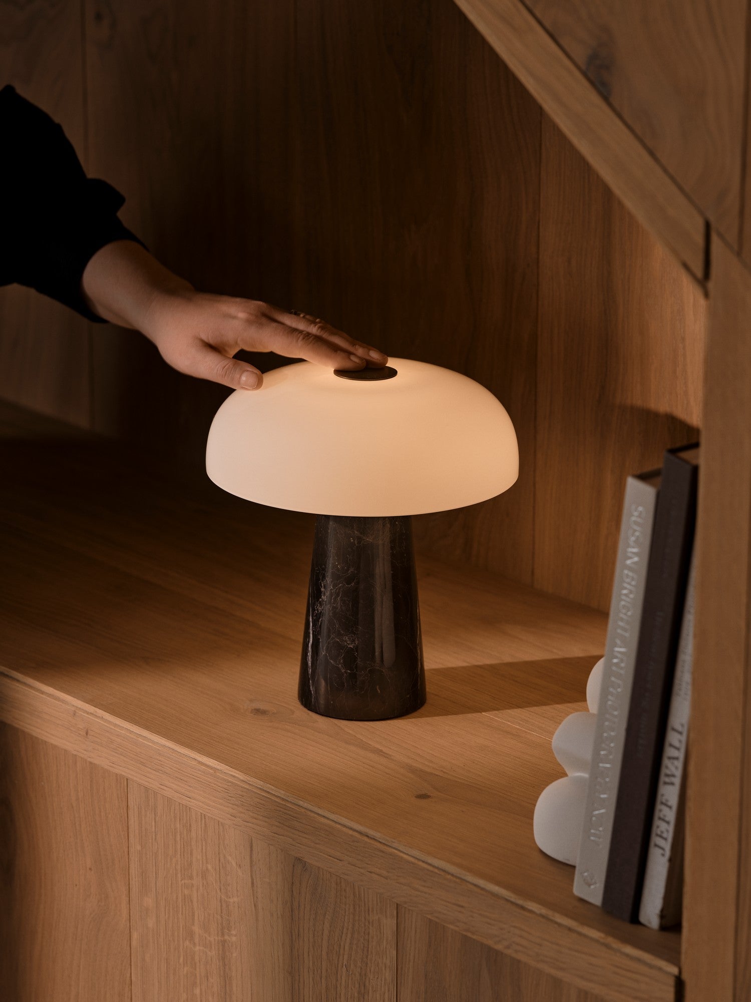Glossy Mini Portable bordlampe miljøbillede