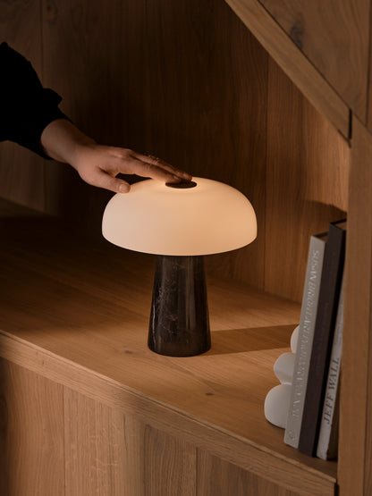 Glossy Mini Portable bordlampe miljøbillede