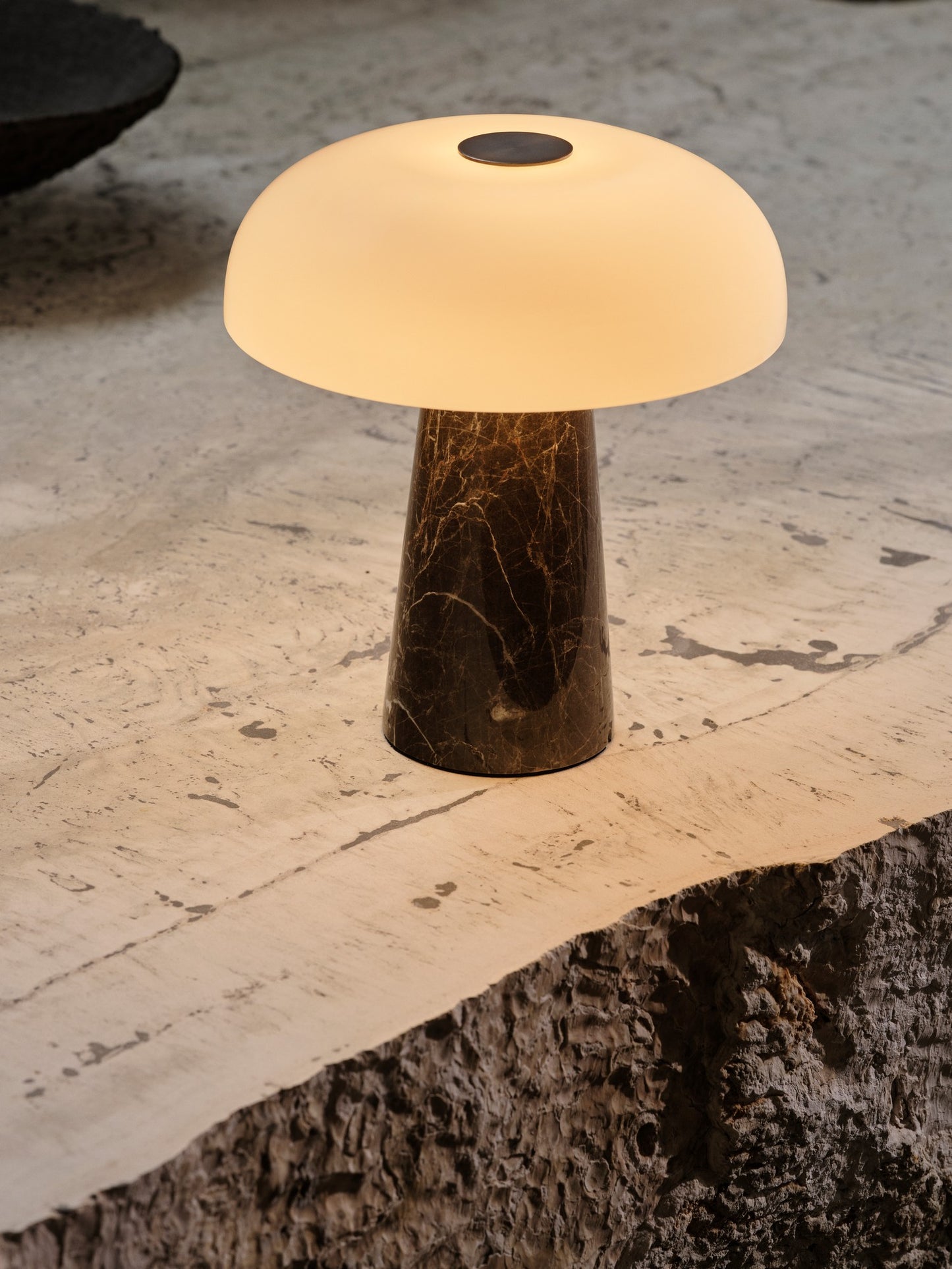 Glossy Mini Portable bordlampe miljøbillede