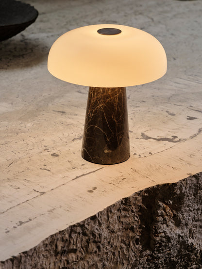 Glossy Mini Portable bordlampe miljøbillede