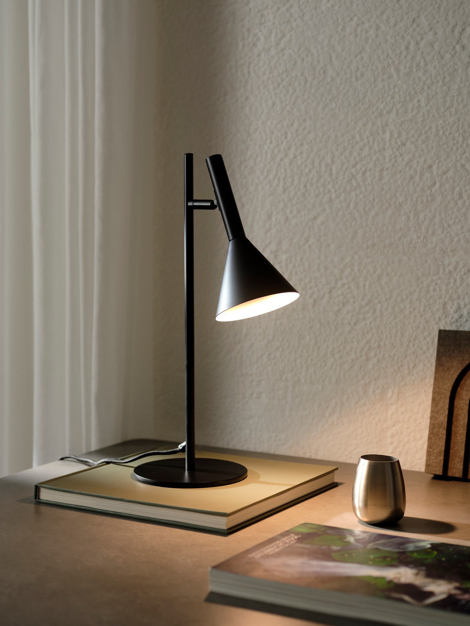 Kelvis - Bordlampe - Sort