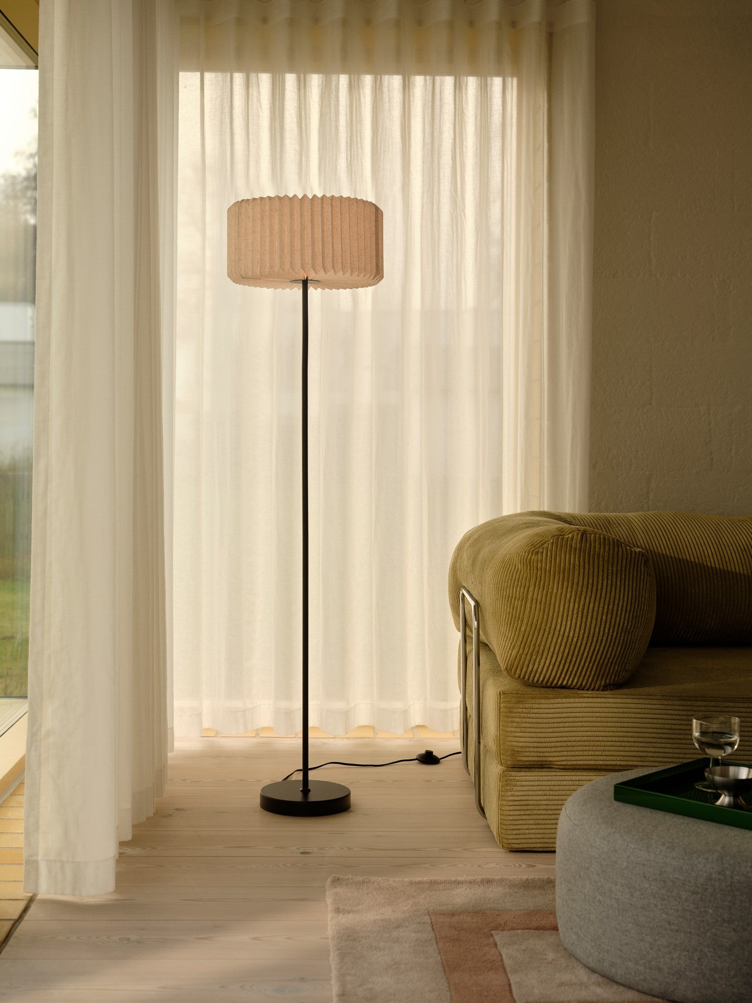 Vivienne - Gulvlampe - Sort