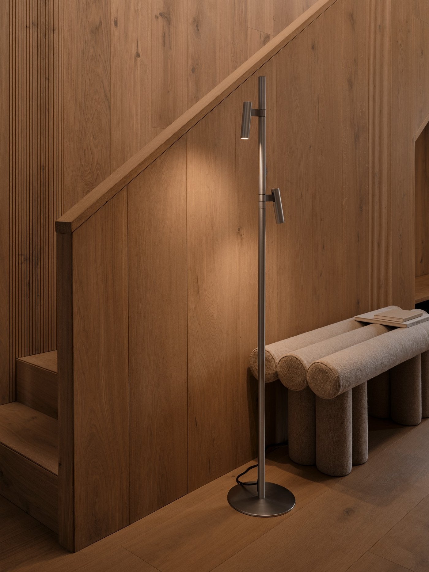 DFTP Makoto Gulvlampen - satin krom