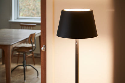 LOOM Design - MODI Genopladelig gulvlampe - Sort