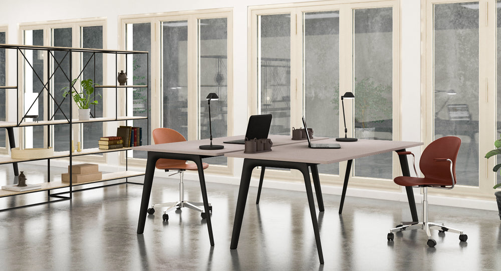 Fritz Hansen AQ01 Bordlampe + Base Sort