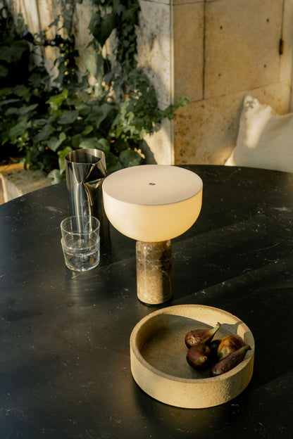 New Works Kizu Genopladelig Bordlampe - Gris Du Marais Marmor