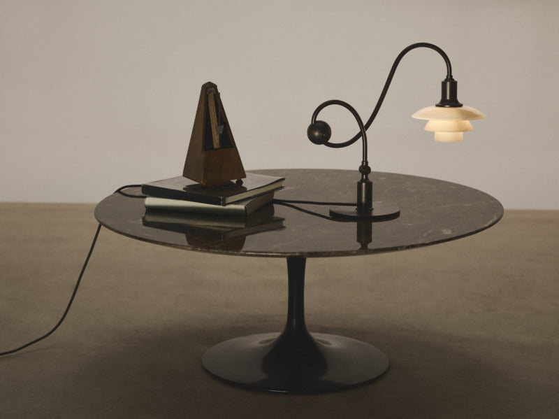 Eksklusiv bordlampe designet af Poul Henningsen