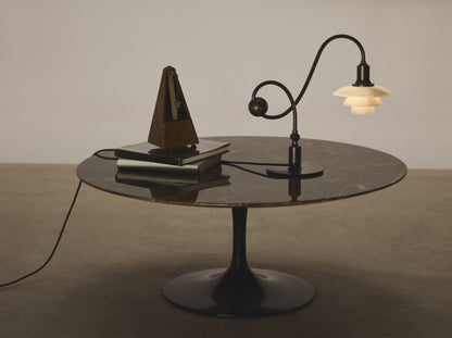 Eksklusiv bordlampe designet af Poul Henningsen