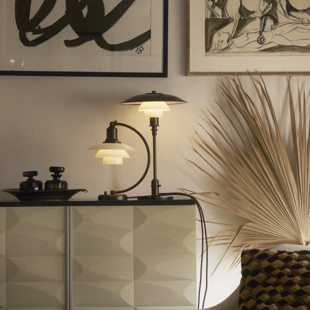 Louis PoulsenPH 2/2 Luna Aged Brass Opal Bordlampe