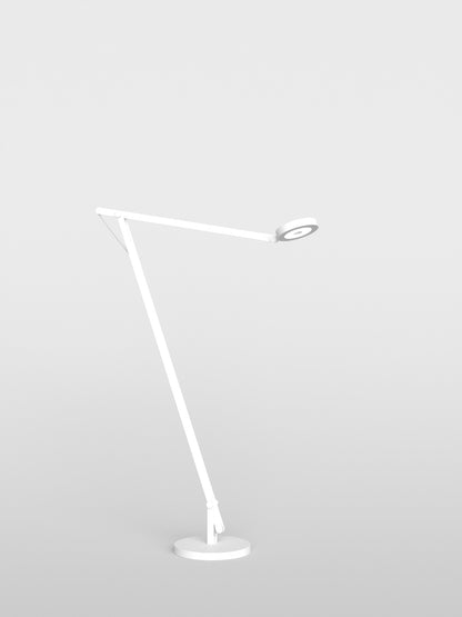 Rotaliana String F1 gulvlampe Satin hvid med silver elastik
