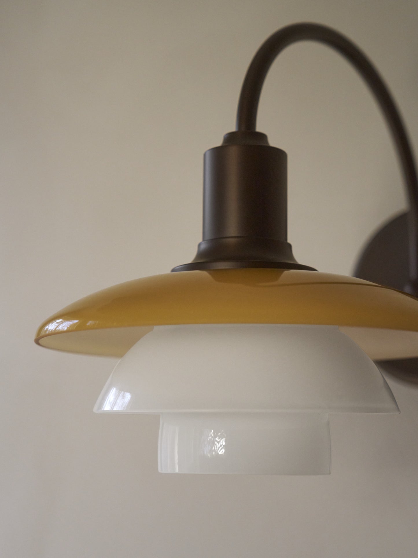 Louis Poulsen PH 2/2 Væglampe Centenary Edition Amber/Opal White