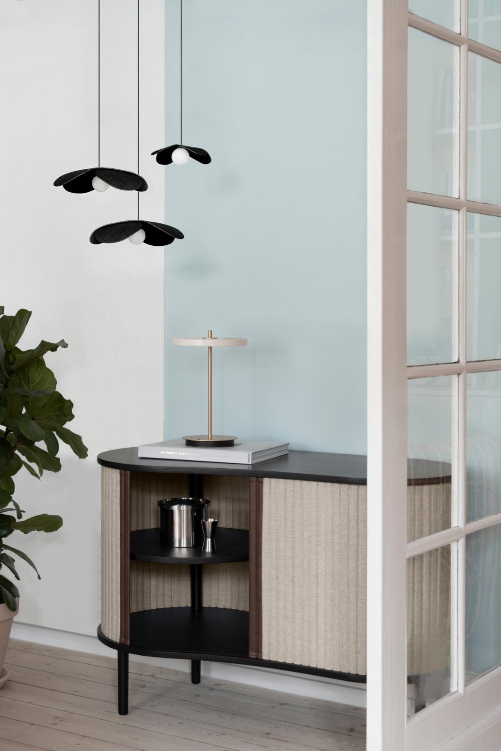 Hvid bordlampe umage asteria