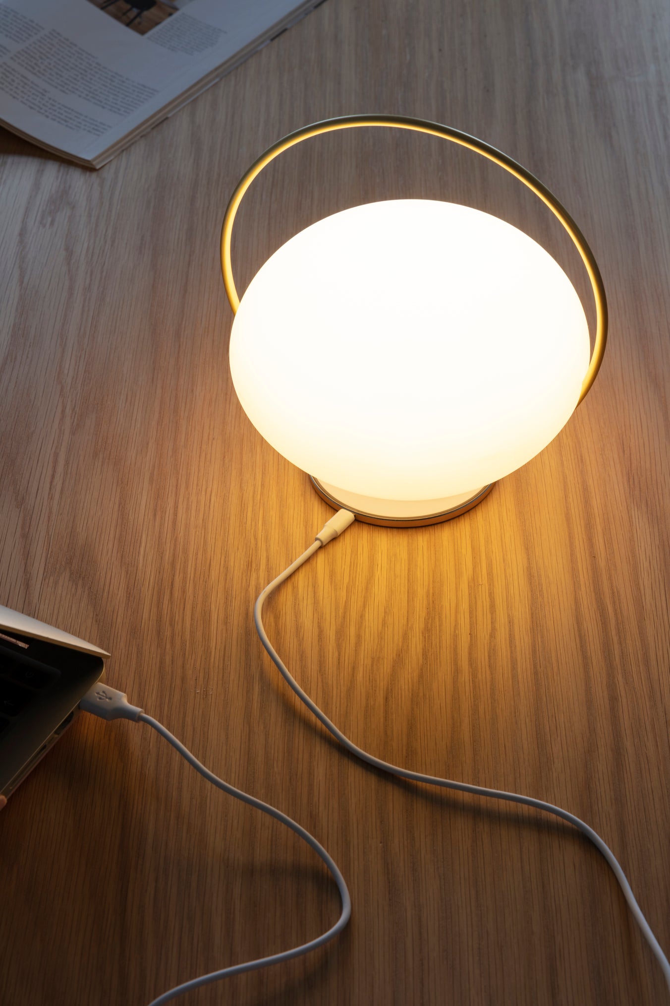 Umage Orbit Portable Bordlampe