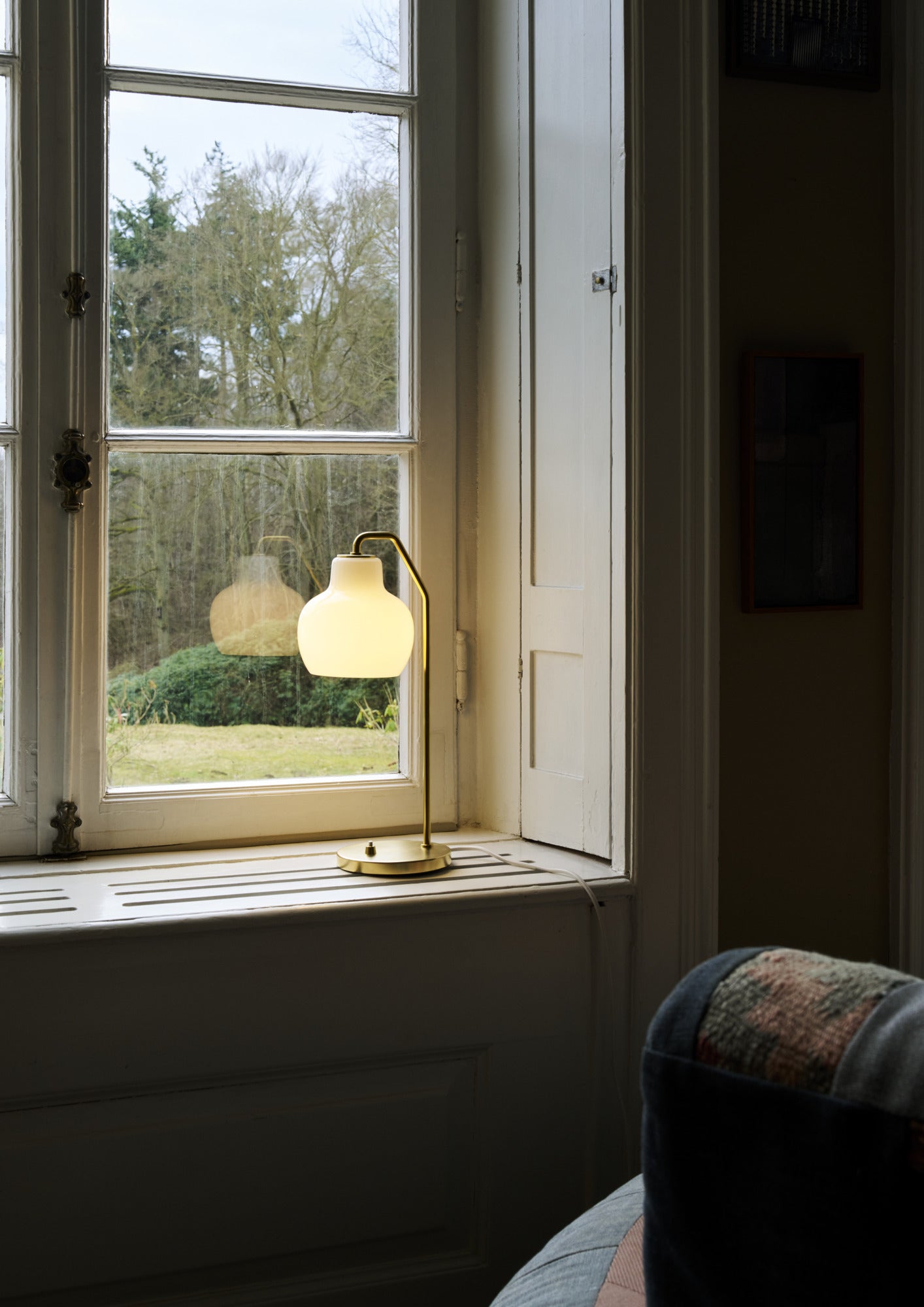 Louis Poulsen - VL Ringkrone Bordlampe – Brass / Opal Glass Ø150