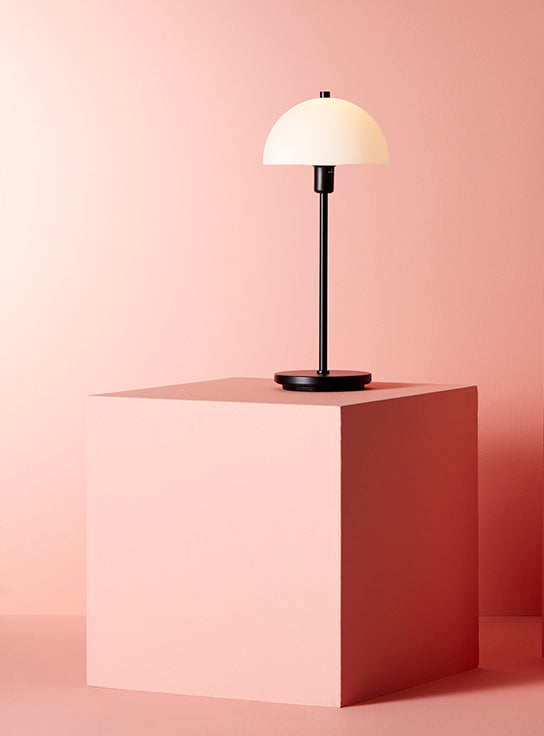 Herstal Vienda X bordlampe sort/opalglas E14