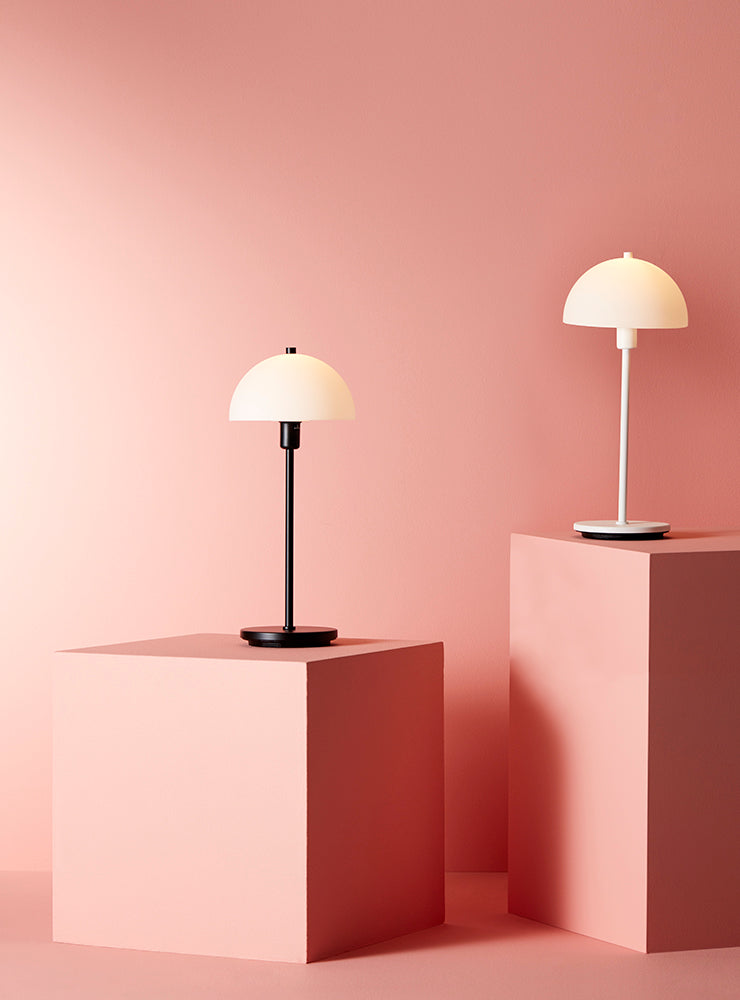 Herstal Vienda X bordlampe sort/opalglas E14