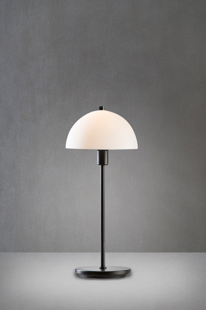 Herstal Vienda X bordlampe sort/opalglas E14