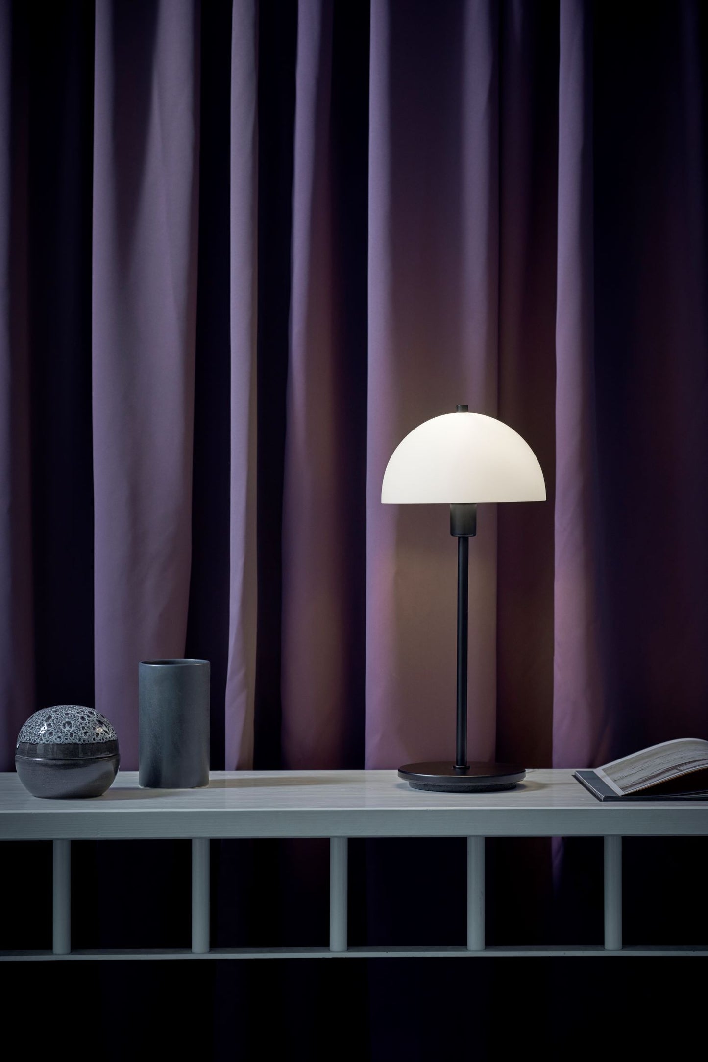 Herstal Vienda X bordlampe sort/opalglas E14