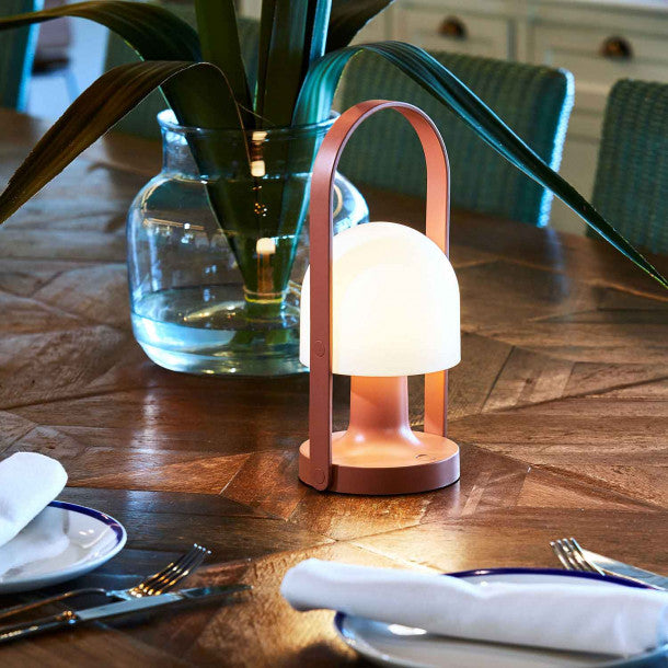 Marset FollowMe Terracotta genopladelig Bordlampe
