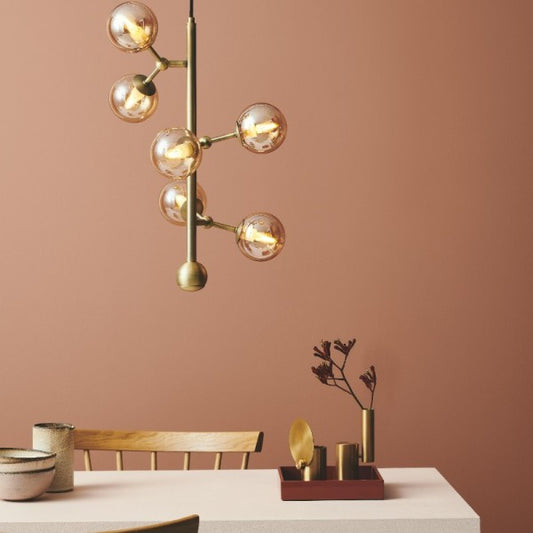 Halo Design Atom Vertical Lysekrone - Amber/Antikmessing