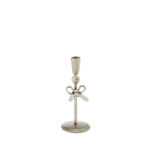 Lene Bjerre Imelia lille lysestage i sølv med dekorativ sløjfe, H14,5 cm.