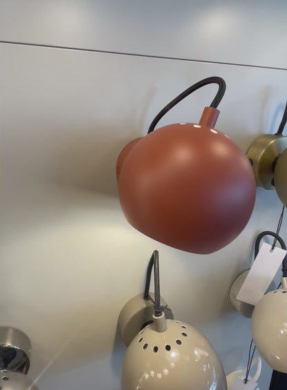 Frandsen Ball Væglampe - Mat terracotta rød