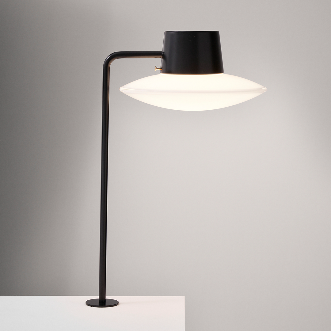 Louis Poulsen AJ Oxford bordlampe - HØJ M/PIND - Opal glas