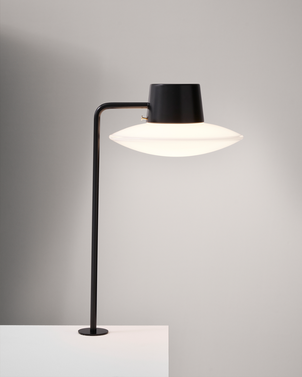 Louis Poulsen AJ Oxford bordlampe - HØJ M/PIND - Opal glas