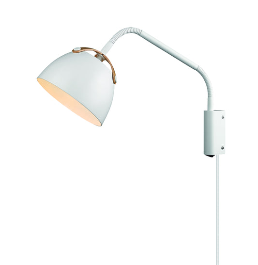Halo Design - Oslo Væglampe Hvid/Eg fra Lampeexperten